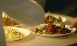 女生男友吃猪大肠爆料原视频,男友吃猪大肠引发网友热议，真实画面曝光！